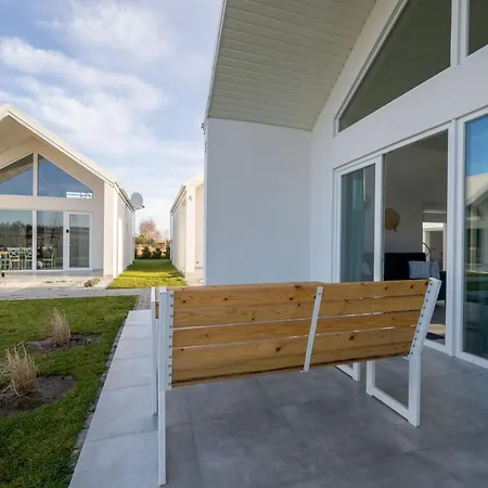 Sunhouses - Nad Morzem